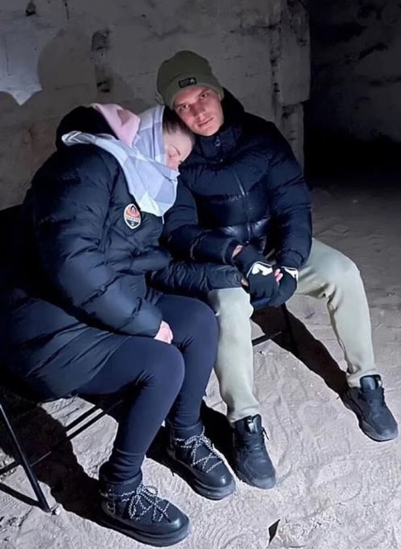 Georgiy Sudakov og Lisa eiginkona hans í neðanjarðarbyrginu.