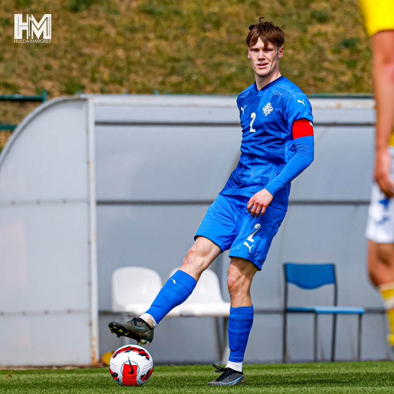 Jakob bar fyrirliðabandið þegar Ísland mætti Rúmeníu í milliriðlum fyrir EM í U19 á síðasta ári.