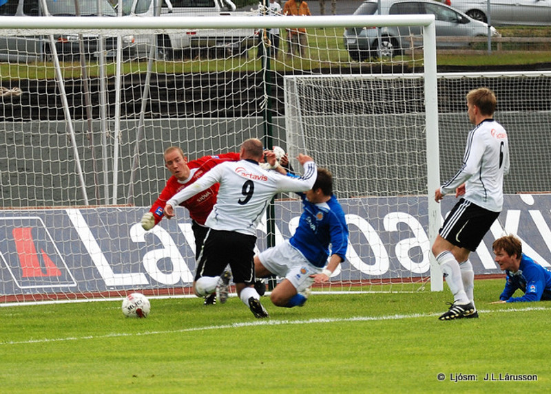 Hannes Þór Halldórsson hafði í nægu að snúast í leik Fram og FH á Laugardalsvellinum 2009.