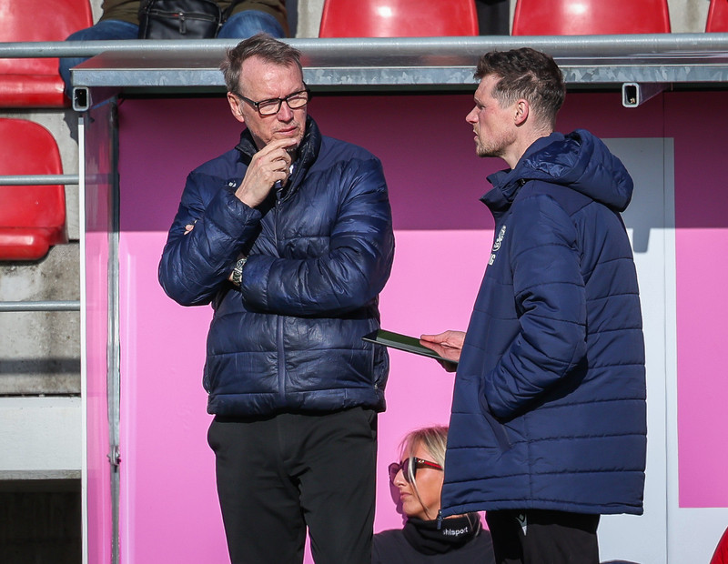 Pétur er kominn með og Matthías Guðmundsson sér við hlið.