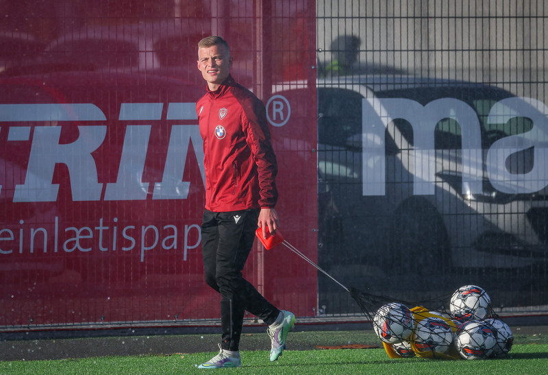 Axel er einn af fjórum sem eru samningsbundnir Kórdrengjum.