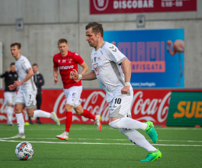 Guðjón Pétur Lýðsson, miðjumaður