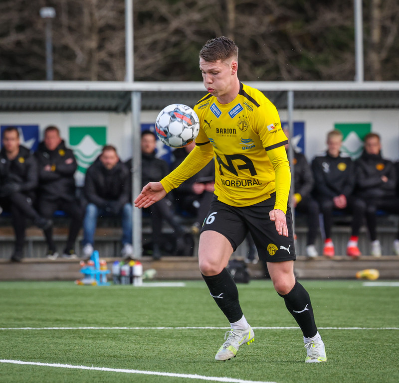 Jón Gísli framlengir við ÍA
