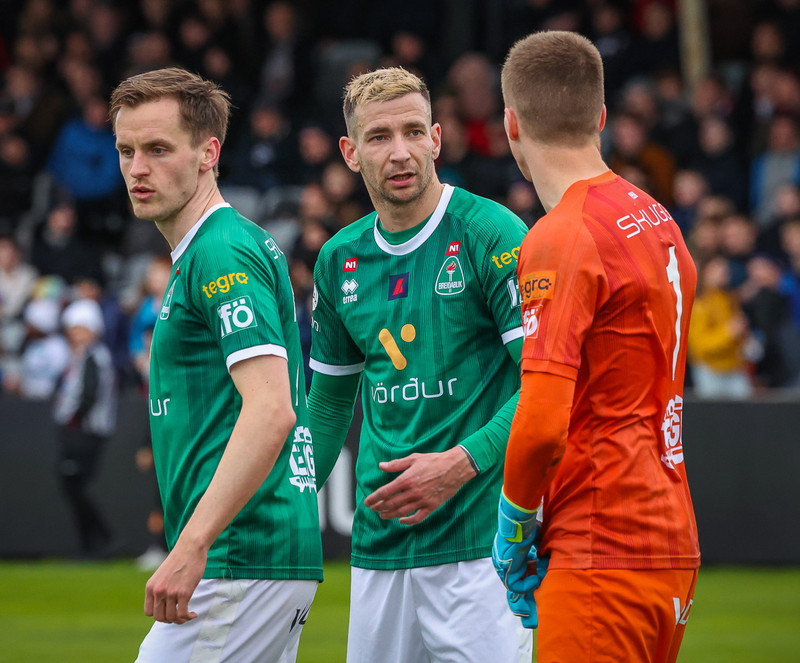 Damir tekur út leikbann á morgun.