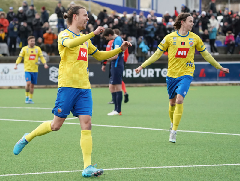 Þorri að fagna og Nökkvi á leiðinni til hans