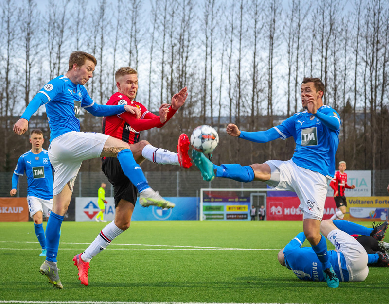 Víkingur og Stjarnan mætast í dag.