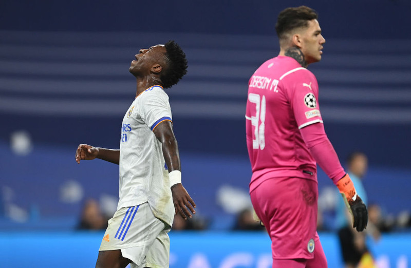 Sjáðu atvikið: Vinicius Jr fagnaði áður en Benzema klikkaði
