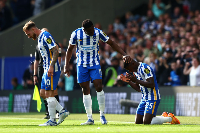 Moises Caicedo fagnar markinu gegn United
