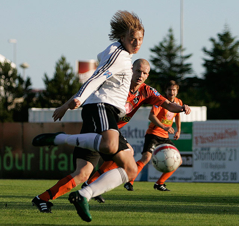 Alexander Söderlund er leikmaður Haugasunds, hann lék með FH tímabilið 2009. Hann talaði við Kjartan á íslensku þegar Kjartan fór út á reynslu.