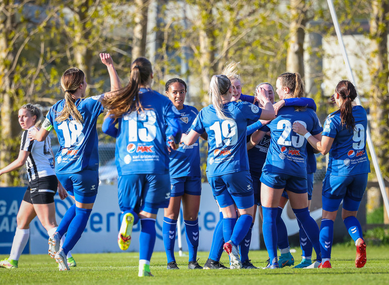 Ekki siglt og því komast eyjakonur ekki til lands fyrr en á morgun