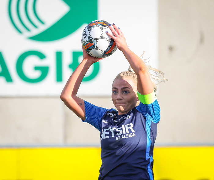 'Þetta er mjög krefjandi og þú þarft að vera 'altmuligmand' svolítið. Ég er mikið inn á rannsóknarstofunni og svo er ég í gagnaúrvinnslu sem felur í sér forritun. Þetta eru fjölbreytt og mikil verkefni'