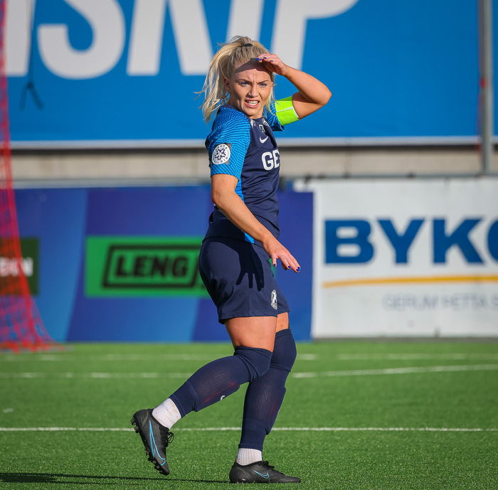 'Það er krefjandi að vera í þessu með fótboltanum en ég er með mjög skilningsríka leiðbeinendur og þær eru rosalega hvetjandi'