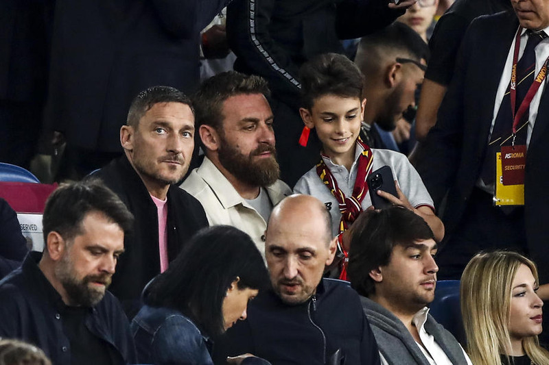 Daniele De Rossi og Francesco Totti voru auðvitað í stúkunni í síðasta heimaleik tímabilsins