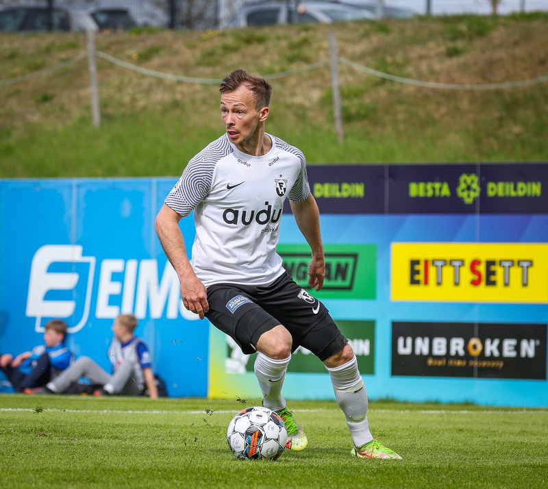 2022 - Lennon skoraði 3 mörk í 24 leikjum þegar FH var markatölunni frá því að falla.