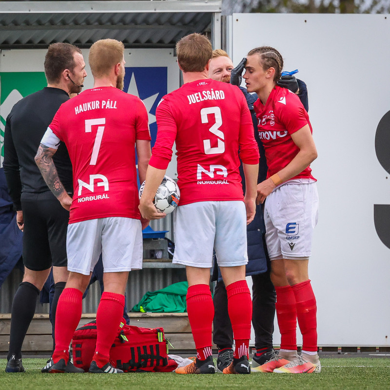 Guðmundur Andri með nýja greiðslu og brotlenti á gervigrasinu