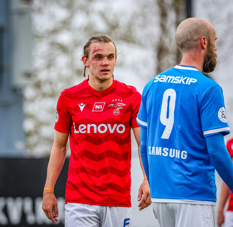 Guðmundur Andri með nýja greiðslu og brotlenti á gervigrasinu