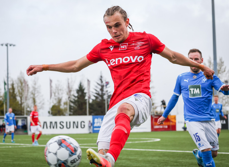 Guðmundur Andri með nýja greiðslu og brotlenti á gervigrasinu