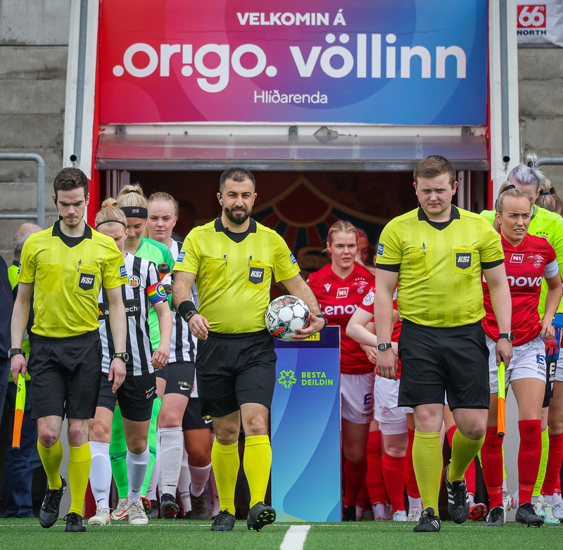 Myndaveisla: Valur vann KR auðveldlega