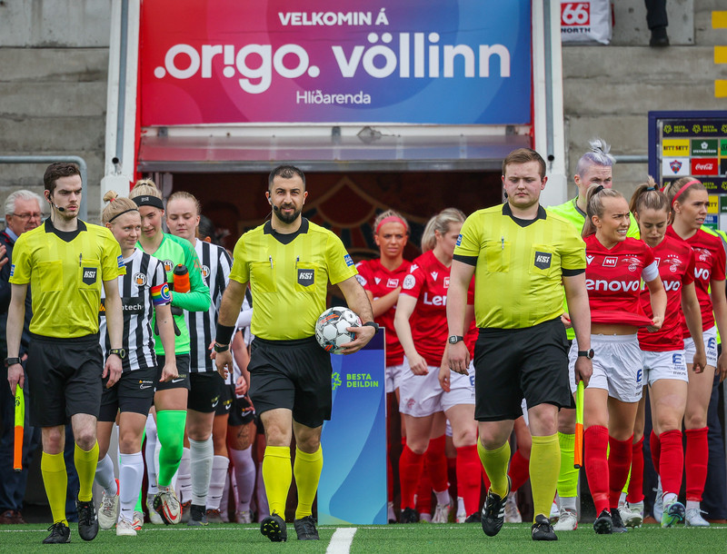 Myndaveisla: Valur vann KR auðveldlega