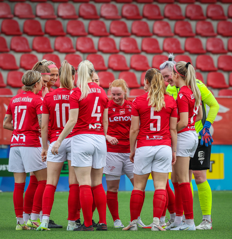 Myndaveisla: Valur vann KR auðveldlega