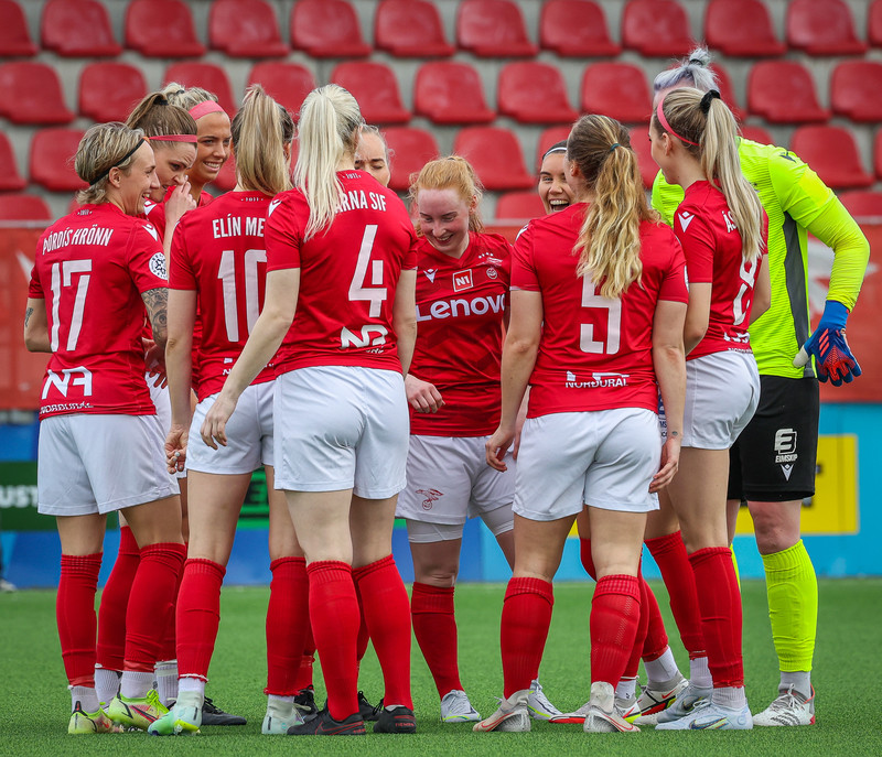 Myndaveisla: Valur vann KR auðveldlega