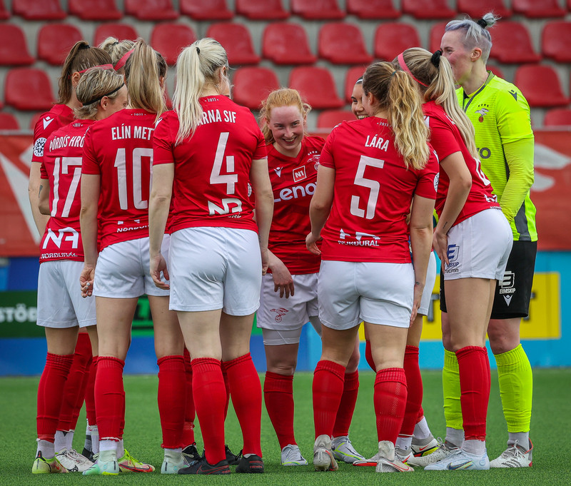Myndaveisla: Valur vann KR auðveldlega