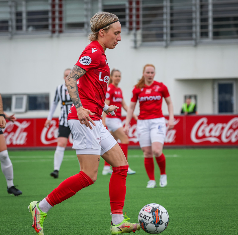 Myndaveisla: Valur vann KR auðveldlega