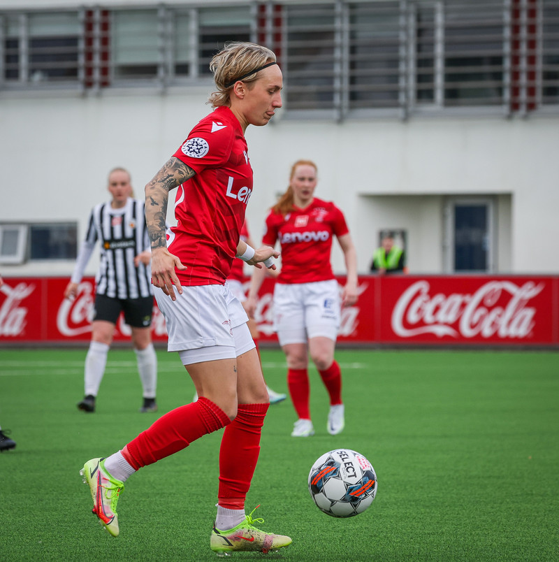 Myndaveisla: Valur vann KR auðveldlega