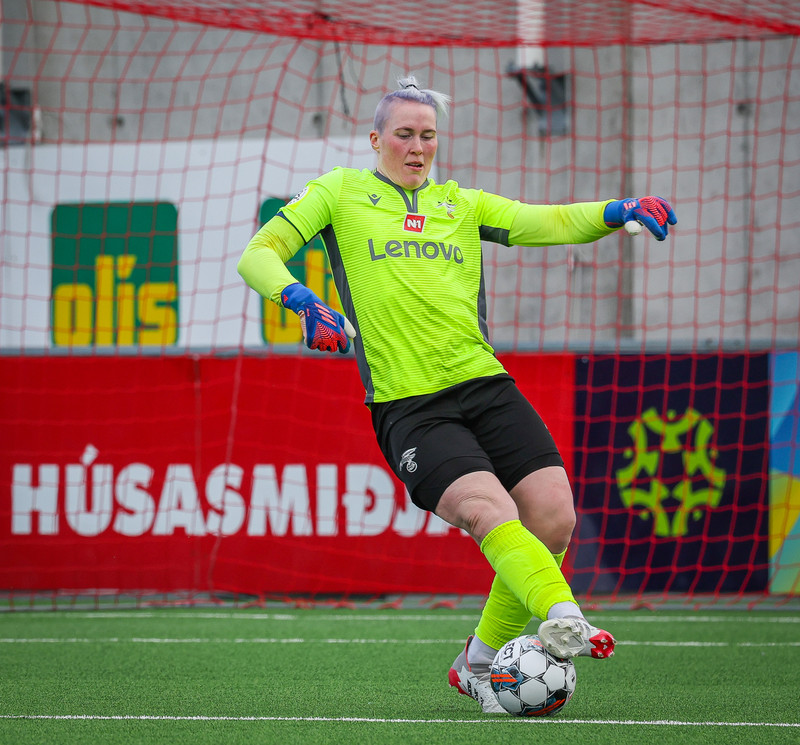 Myndaveisla: Valur vann KR auðveldlega