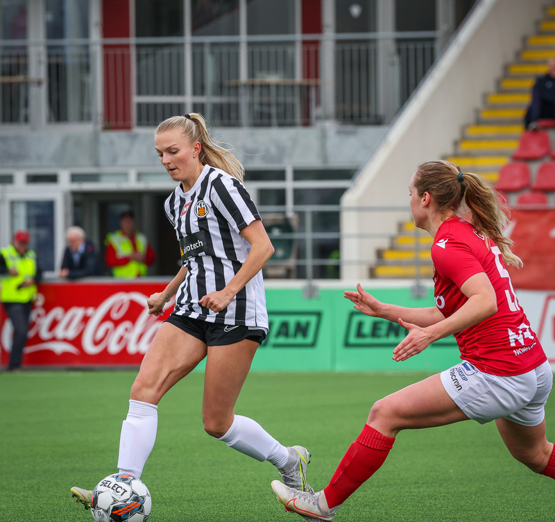 Myndaveisla: Valur vann KR auðveldlega