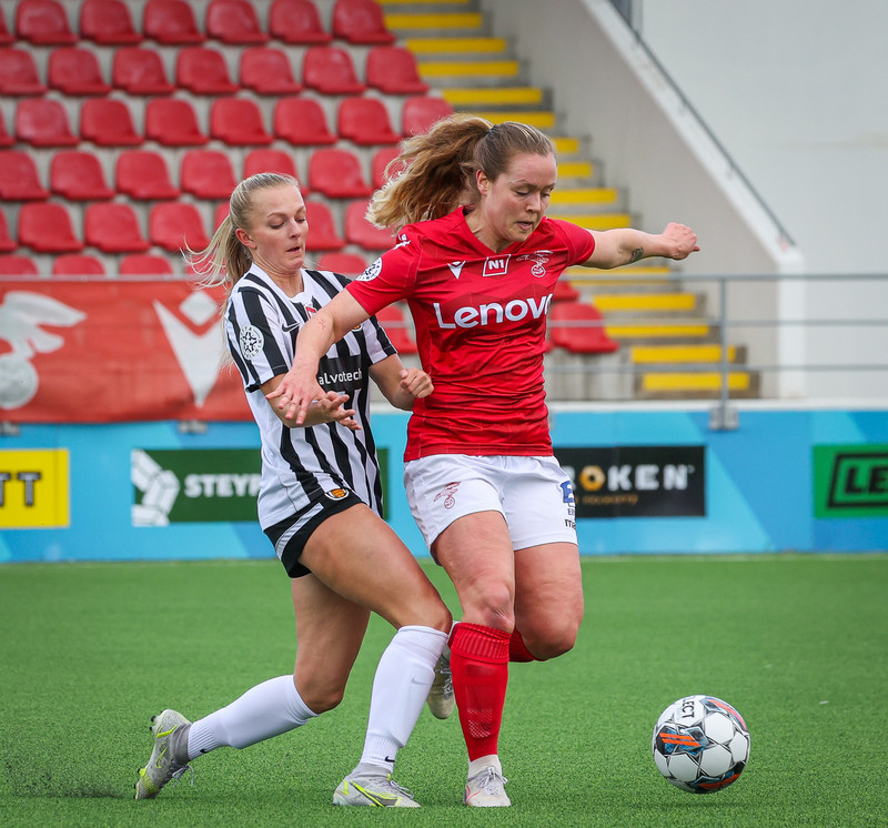 Myndaveisla: Valur vann KR auðveldlega