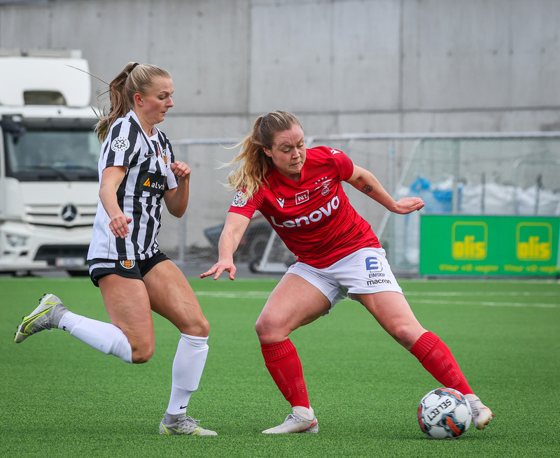 Myndaveisla: Valur vann KR auðveldlega