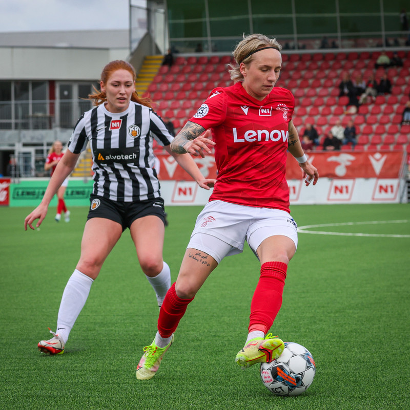Myndaveisla: Valur vann KR auðveldlega