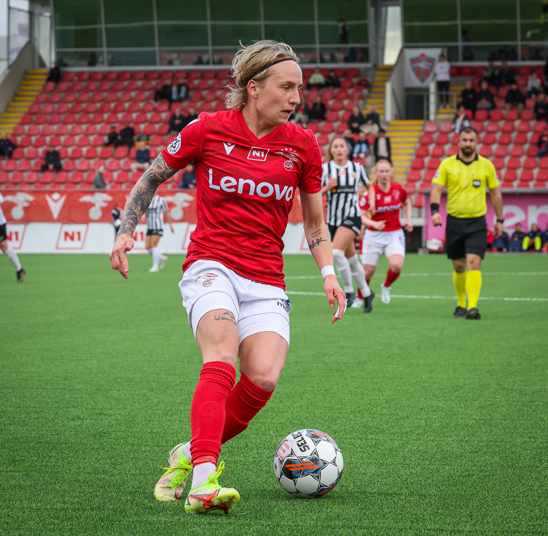Myndaveisla: Valur vann KR auðveldlega