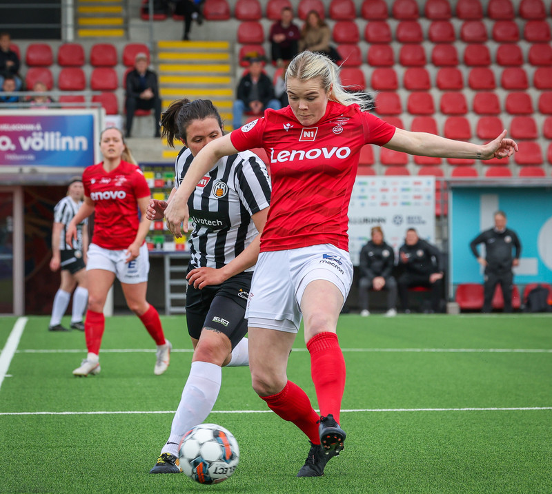 Myndaveisla: Valur vann KR auðveldlega