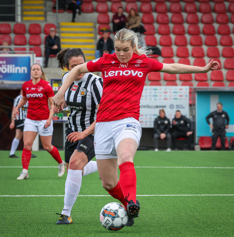 Myndaveisla: Valur vann KR auðveldlega