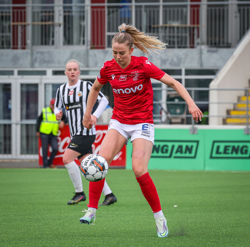 Myndaveisla: Valur vann KR auðveldlega