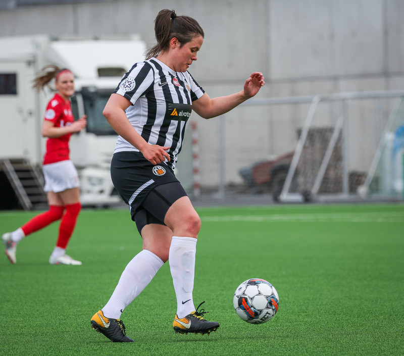 Myndaveisla: Valur vann KR auðveldlega