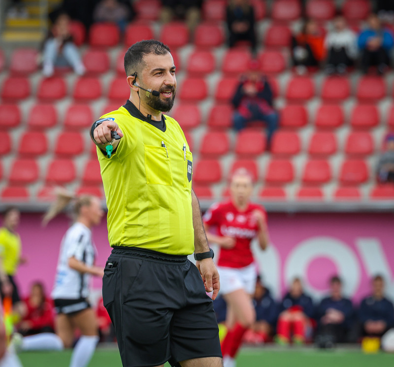 Myndaveisla: Valur vann KR auðveldlega