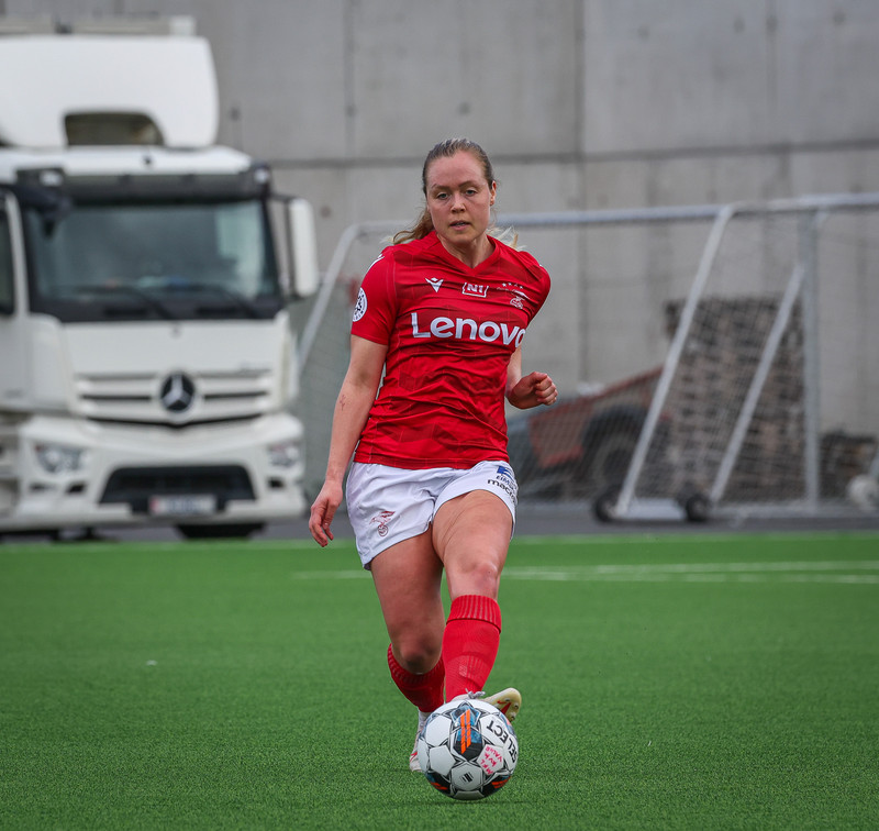 Myndaveisla: Valur vann KR auðveldlega