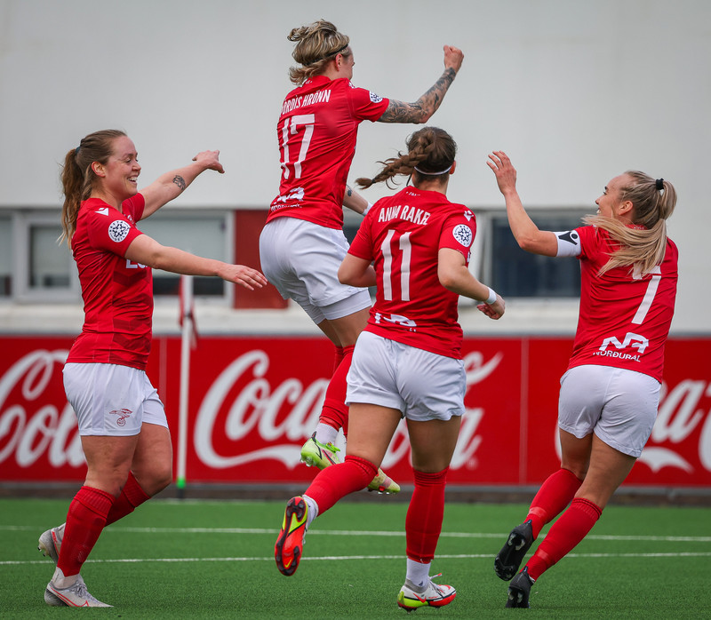 Myndaveisla: Valur vann KR auðveldlega