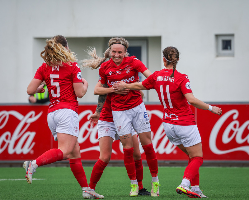 Myndaveisla: Valur vann KR auðveldlega