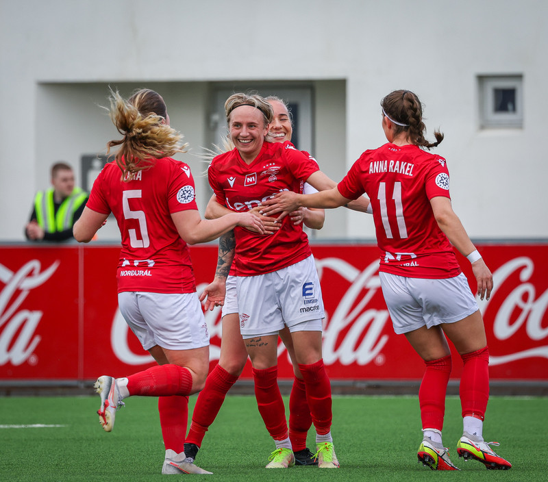 Myndaveisla: Valur vann KR auðveldlega