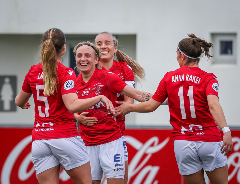 Myndaveisla: Valur vann KR auðveldlega