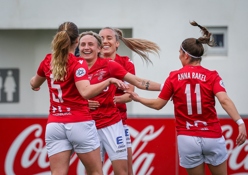 Myndaveisla: Valur vann KR auðveldlega