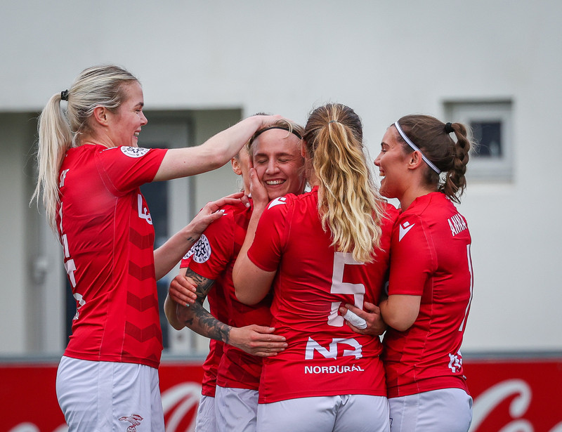 Myndaveisla: Valur vann KR auðveldlega
