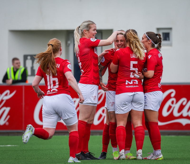 Myndaveisla: Valur vann KR auðveldlega