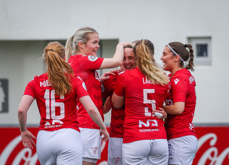 Myndaveisla: Valur vann KR auðveldlega