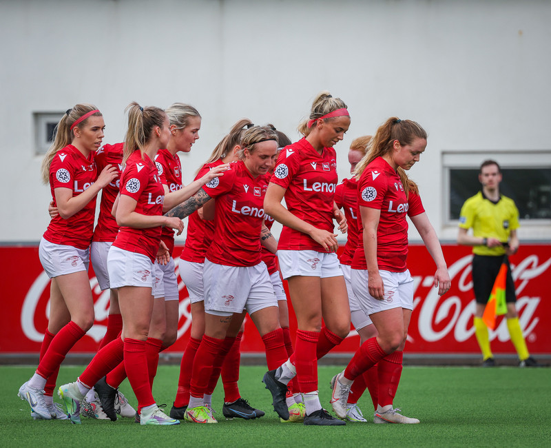 Myndaveisla: Valur vann KR auðveldlega