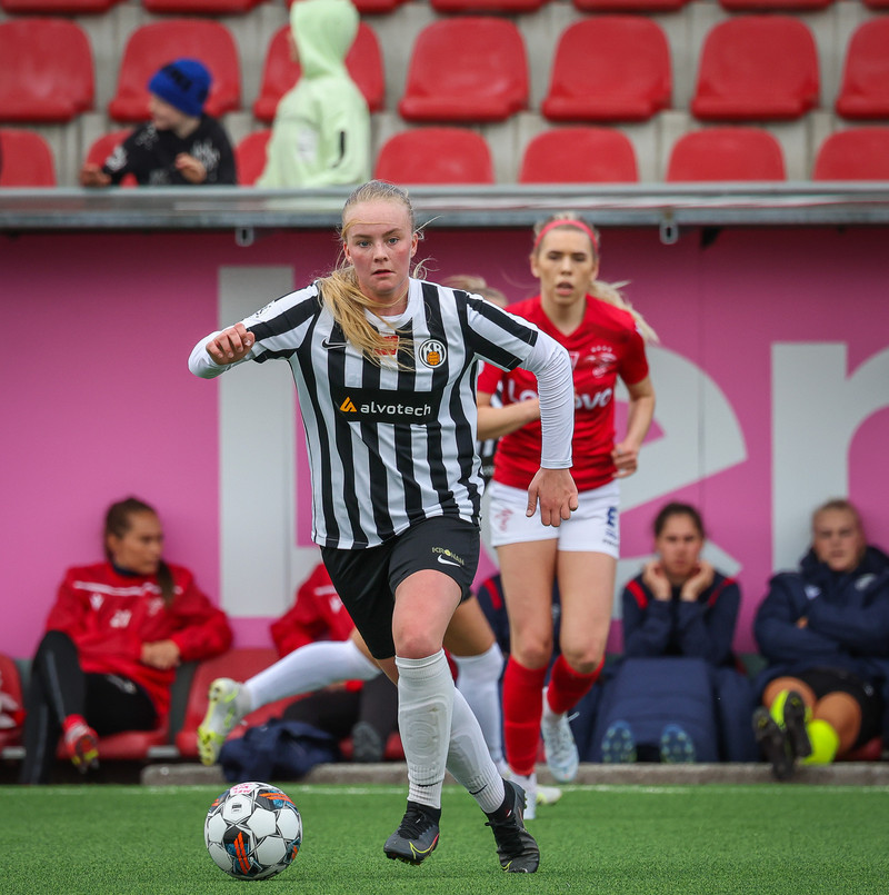Myndaveisla: Valur vann KR auðveldlega
